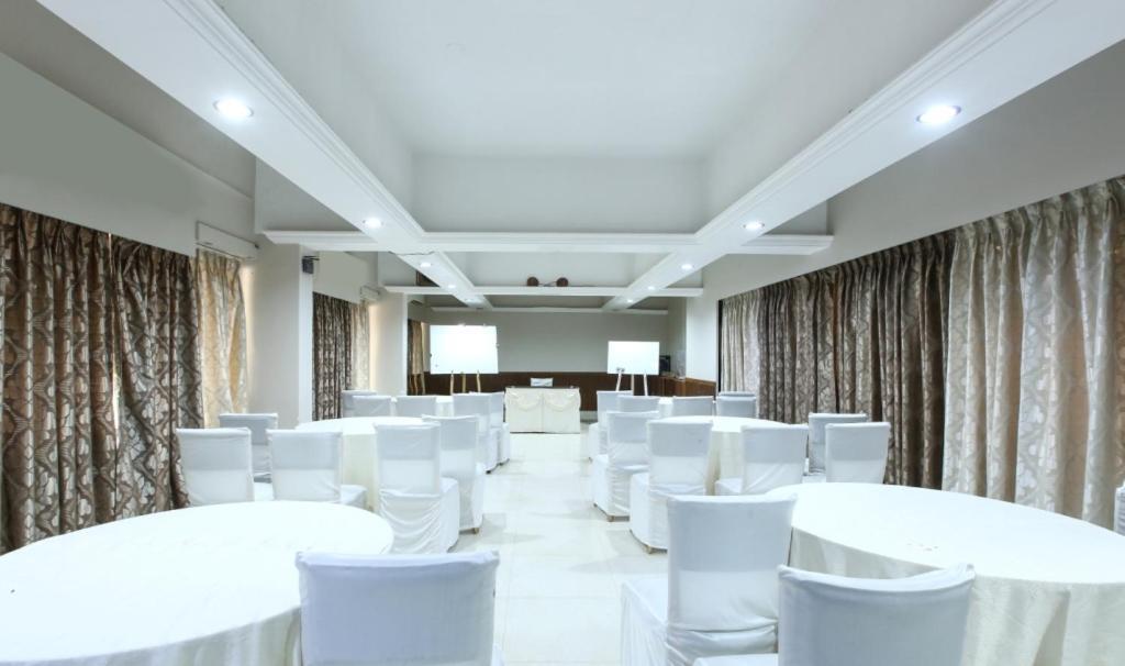 Lake View Resort Lonavala Εξωτερικό φωτογραφία
